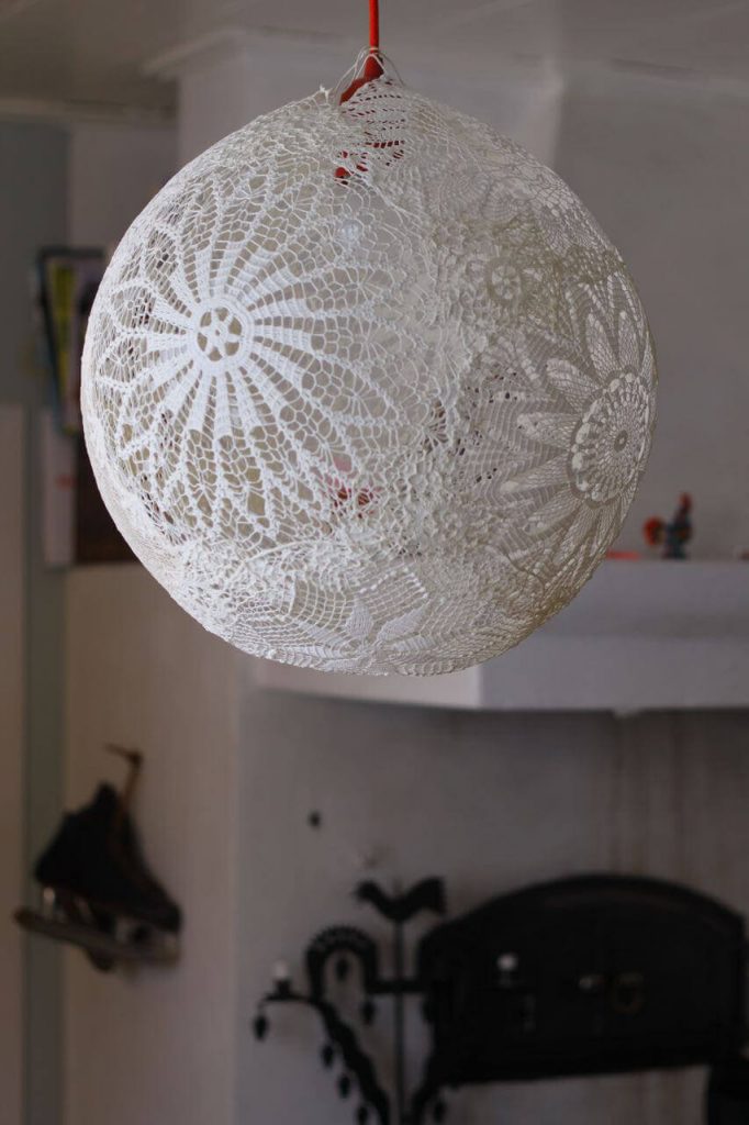 45 Creative DIY Lamp Shade Ideas to Brighten Your Decor – DIY Lace Lampshade DIY Lace Lampshade