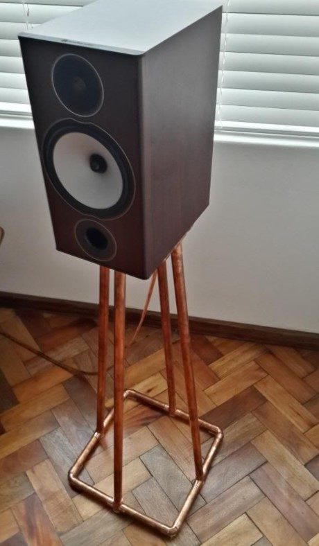 DIY Copper Pipe Speaker Stand