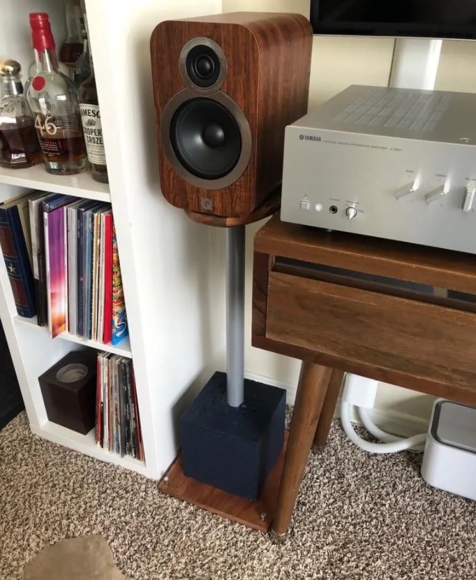 DIY IKEA Choppingboard speaker stand