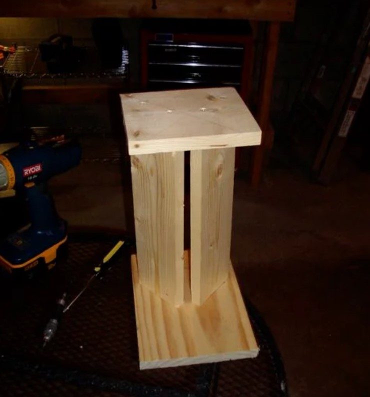 17 DIY Speaker Stand Ideas to Maximize Your Audio Experience – DIY Simple Wooden Speaker Stand DIY Simple Wooden Speaker Stand