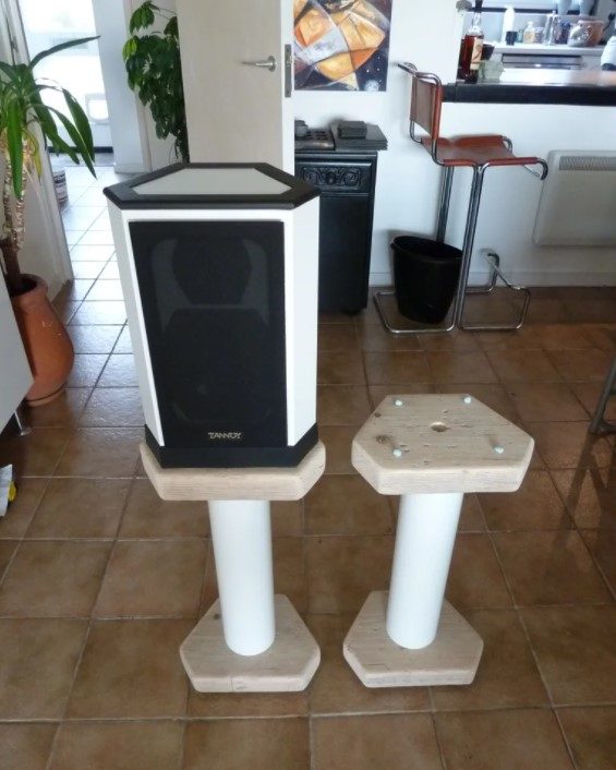 17 DIY Speaker Stand Ideas to Maximize Your Audio Experience – DIY Speaker Stand from PVC Pipe Filled with Sand DIY Speaker Stand from PVC Pipe Filled with Sand