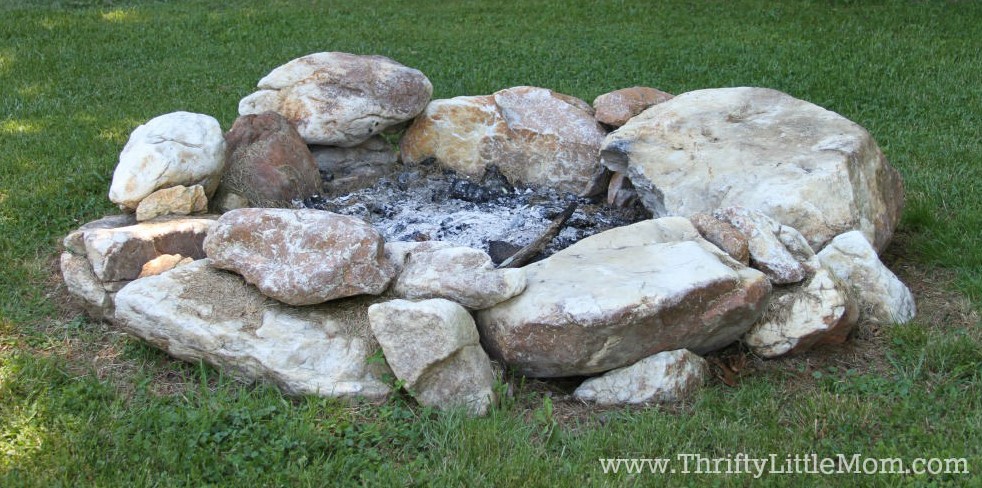25 DIY Fire Pit Ideas for Ultimate Cozy Backyard Experience – Backyard Fire Pit for Free Backyard Fire Pit for Free