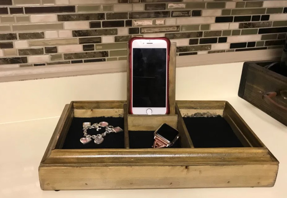 27 DIY Charging Station Ideas for a Tidy Workspace – DIY Cell Phone Charging Station or Dresser Valet DIY Cell Phone Charging Station or Dresser Valet