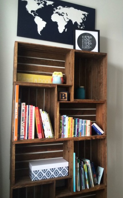 DIY bookshelf from wood crates