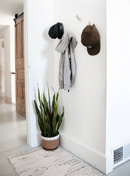 25 DIY Hat Rack Designs to Show Off Your Hat Collection – DIY DOWEL WALL HOOKS DIY DOWEL WALL HOOKS