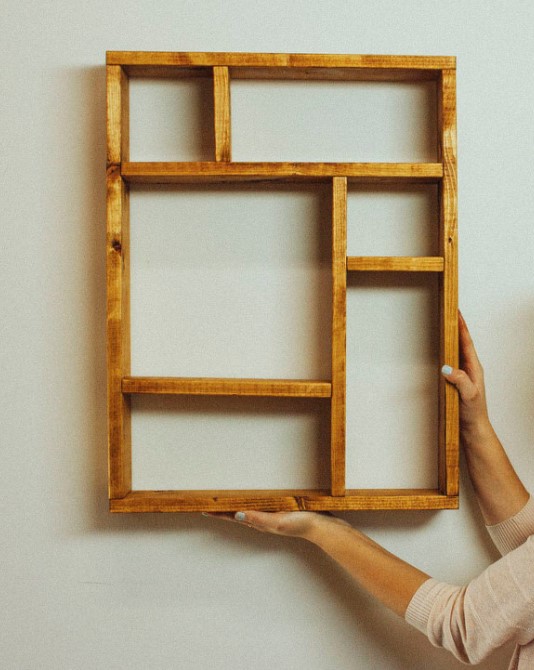 25 DIY Display Case Ideas to Show Your Favorite Stuff – DIY Display Case Shelf DIY Display Case Shelf