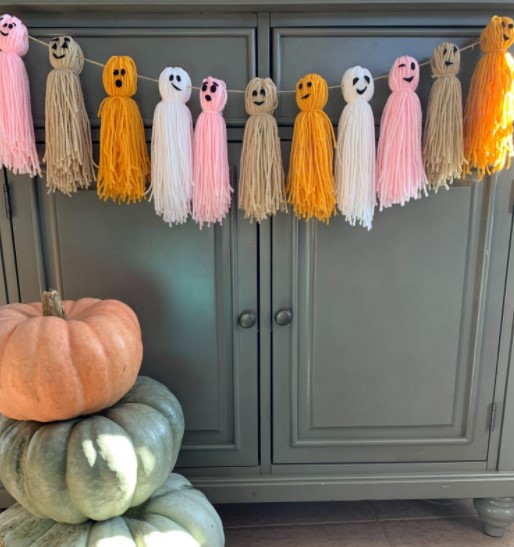 35 DIY Tassel Garland Ideas with Easy-to-Follow Tutorials – DIY Ghost Garland DIY Ghost Garland