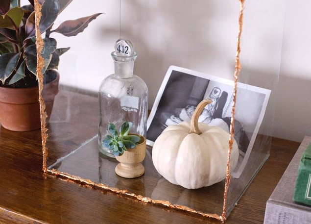 25 DIY Display Case Ideas to Show Your Favorite Stuff – DIY Glass Display Case DIY Glass Display Case