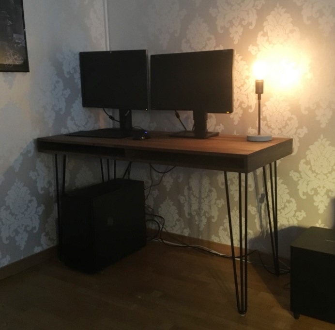 25 Best DIY Computer Desk Ideas (with Free Plans) – DIY Pine wood hairpin leg desk DIY Pine wood hairpin leg desk