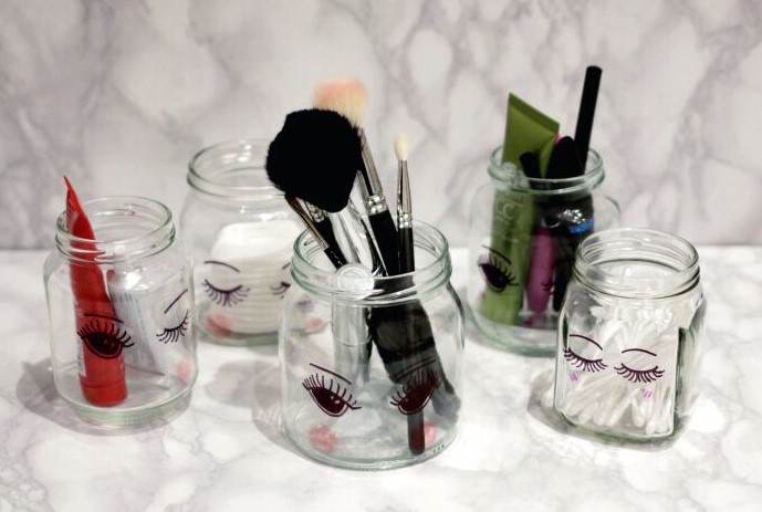 31 DIY Makeup Storage Ideas to Display Your Beauty Arsenal – DIY SHARPIE MAKE UP STORAGE JARS DIY SHARPIE MAKE UP STORAGE JARS