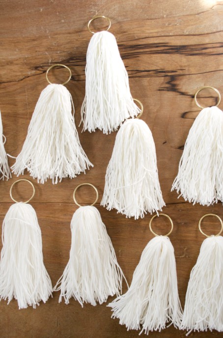 DIY STRING TASSEL GARLAND