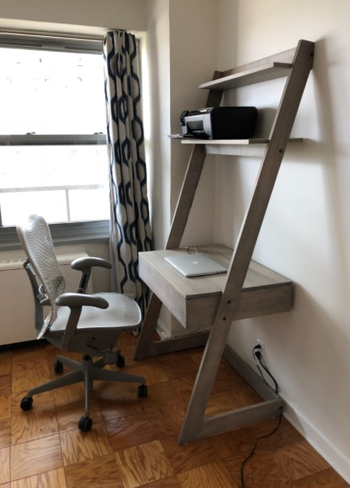 25 Best DIY Computer Desk Ideas (with Free Plans) – DIY maple and poplar desk DIY maple and poplar desk