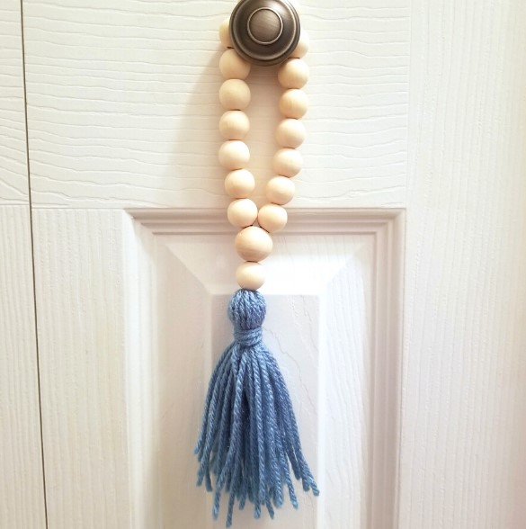 35 DIY Tassel Garland Ideas with Easy-to-Follow Tutorials – Door knob Tassel Door knob Tassel