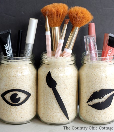 31 DIY Makeup Storage Ideas to Display Your Beauty Arsenal – Make Up Organizer Masson Jars Make Up Organizer Masson Jars