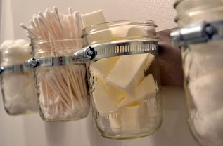 31 DIY Makeup Storage Ideas to Display Your Beauty Arsenal – Mason Jar organizer Mason Jar organizer