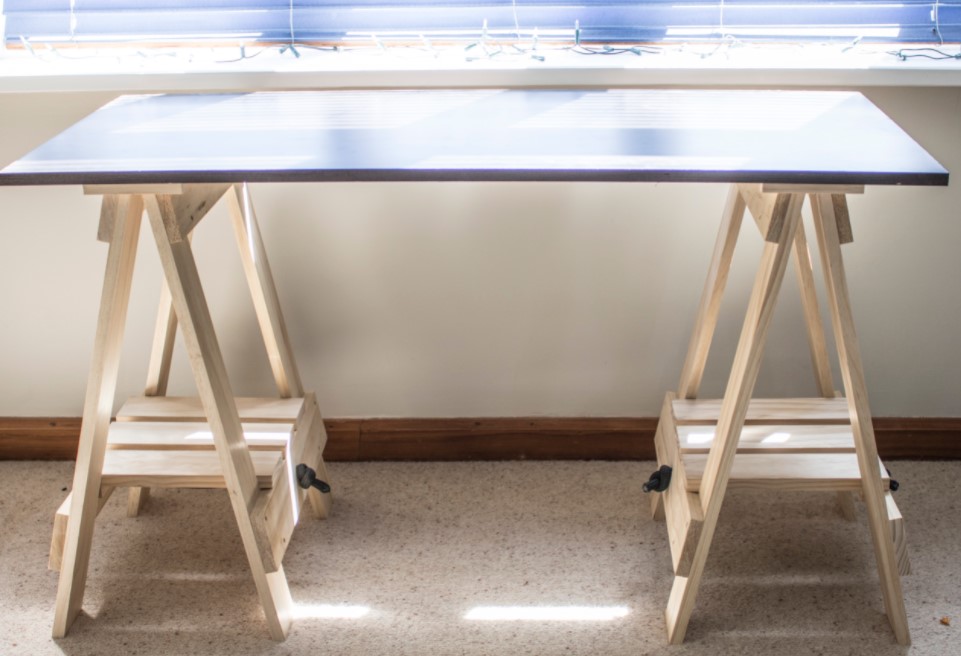 25 Best DIY Computer Desk Ideas (with Free Plans) – Sawhorse Desk DIY Sawhorse Desk DIY