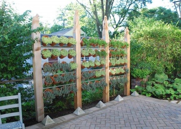 50 DIY Outdoor Privacy Screen Ideas with Free Plans – Vertical Garden Privacy Screen Vertical Garden Privacy Screen