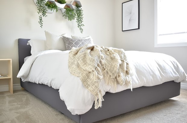 25 DIY Platform Bed Ideas That Will Transform Your Nights – A METAL BED FRAME INTO AN UPHOLSTERED BED A METAL BED FRAME INTO AN UPHOLSTERED BED