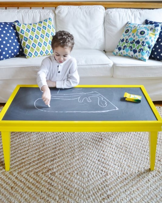 An easy and non messy DIY chalkboard coffee table