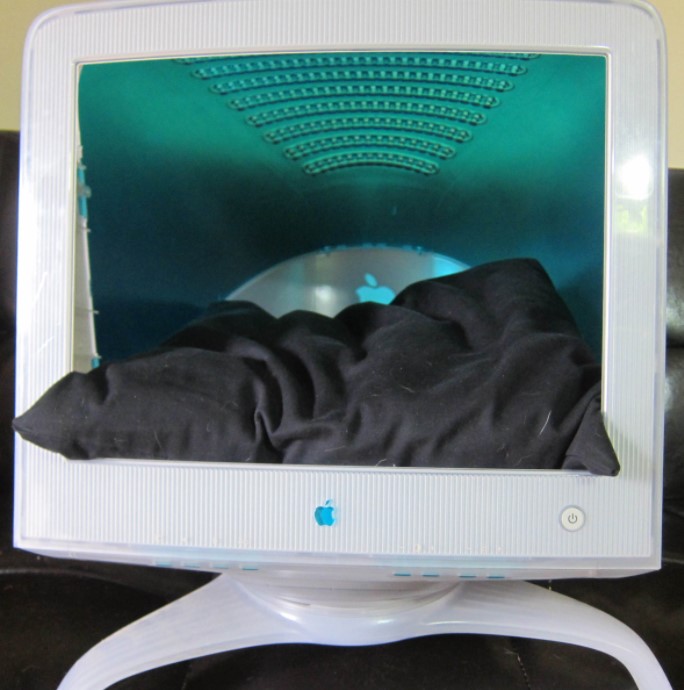 Awesome iMac Upcycled Computer Pet Bed DIY