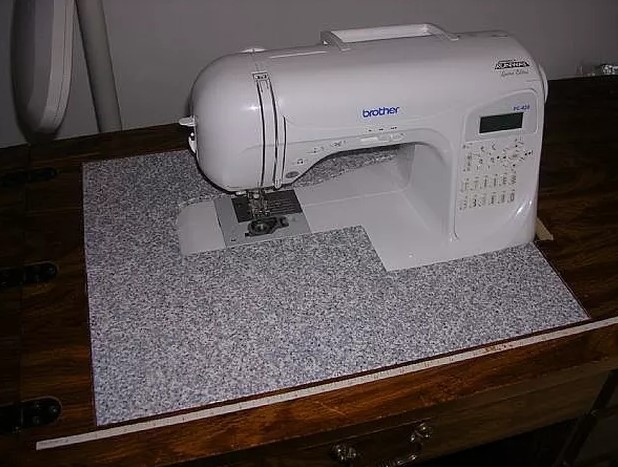25 DIY Sewing Table Ideas to Spice Up Your Crafting Journey – Convert an Old Sewing Cabinet or Table to Hold a New Sewing Machine Convert an Old Sewing Cabinet or Table to Hold a New Sewing Machine