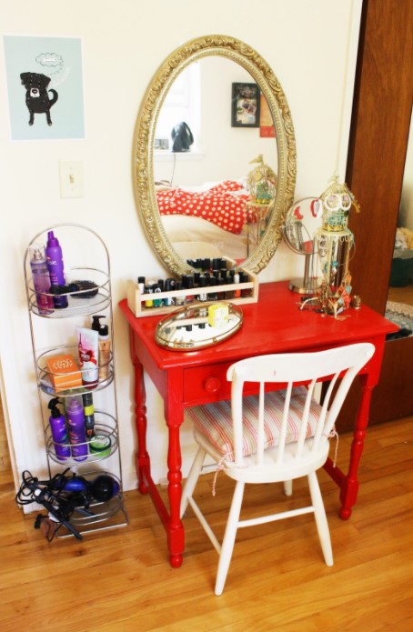 25 DIY Vanity Table Ideas for Your Personal Beauty Space – DIY Apartment Sized Vanity on a Budget DIY Apartment Sized Vanity on a Budget