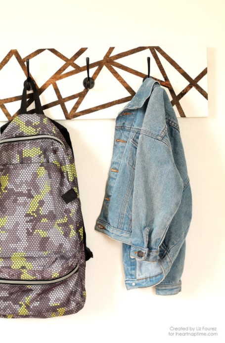 25 DIY Coat Rack Ideas That Are Easy to Build – DIY BACKPACK HANGER DIY BACKPACK HANGER