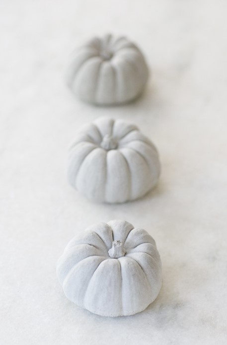 DIY CONCRETE PUMPKIN DECORATIONS