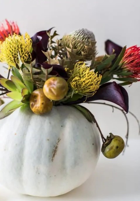 35 Best DIY Halloween Decoration Ideas for 2025 – DIY Floral Halloween Centerpiece DIY Floral Halloween Centerpiece
