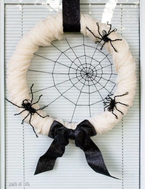 DIY Halloween Spiderweb Wreath