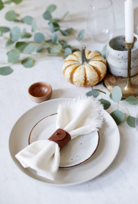 25 DIY Thanksgiving Decoration Ideas – Easy & Simple – DIY LEATHER NAPKIN RINGS DIY LEATHER NAPKIN RINGS