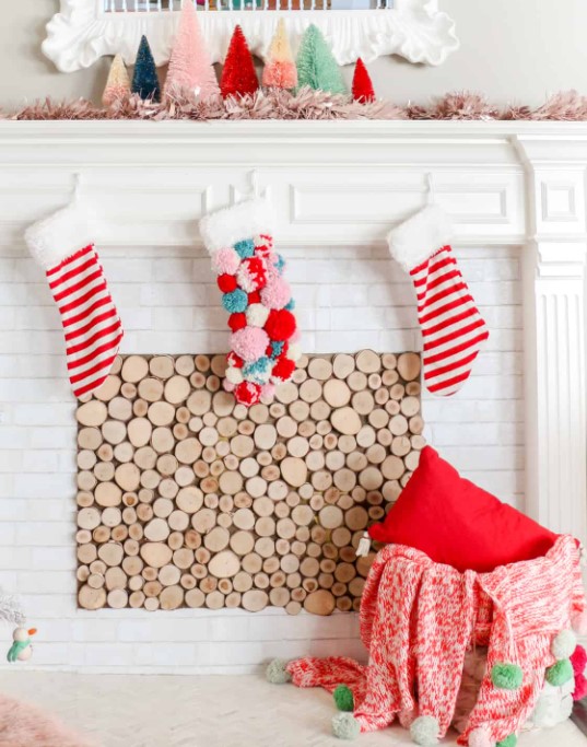 25 DIY Christmas Decoration Ideas You Can Make at Home – DIY POM POM CHRISTMAS STOCKING DIY POM POM CHRISTMAS STOCKING