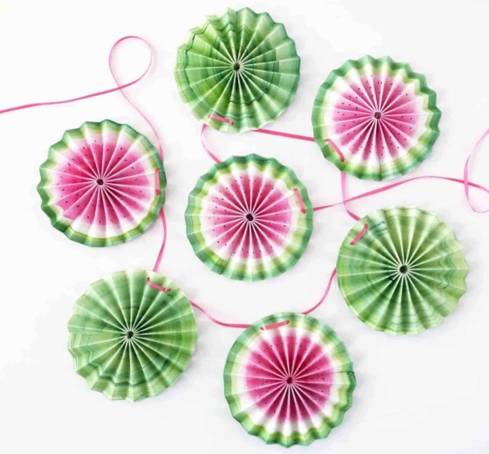 25 DIY Birthday Party Ideas for an Unforgettable Event – DIY Watermelon Medallion Banner DIY Watermelon Medallion Banner
