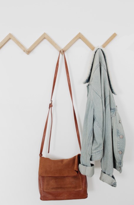 25 DIY Coat Rack Ideas That Are Easy to Build – DIY ZIG ZAG COAT RACK DIY ZIG ZAG COAT RACK