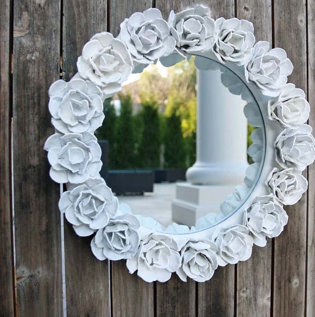 25 DIY Picture Frame Ideas (Quick and Easy!) – Egg Carton Flower Frame Egg Carton Flower Frame