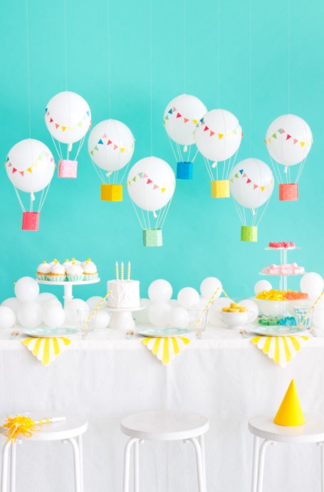 25 DIY Birthday Party Ideas for an Unforgettable Event – HANGING HOT AIR BALLOONS HANGING HOT AIR BALLOONS