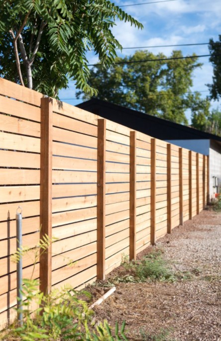 25 Budget-friendly DIY Fence Ideas for Every Homeowner – Horizontal Slatted Fence Horizontal Slatted Fence