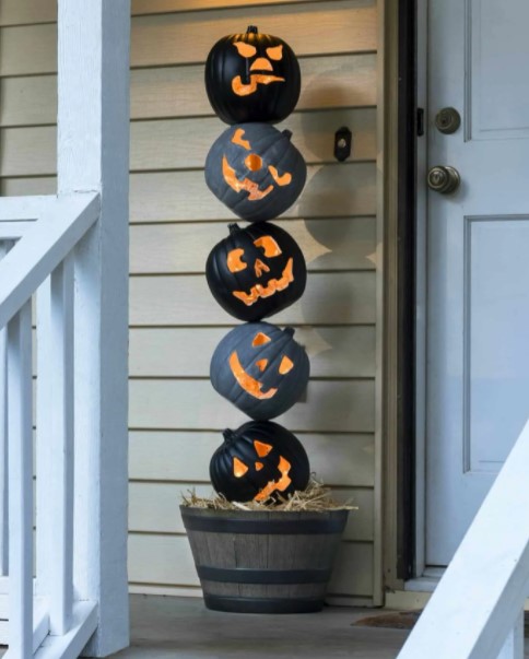 35 Best DIY Halloween Decoration Ideas for 2025 – Lighted Pumpkin Topiary for Your Halloween Front Porch DIY Halloween decoration from pumpkin lamp