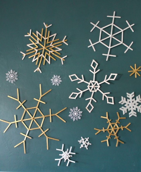 25 DIY Christmas Decoration Ideas You Can Make at Home – POPSICLE STICKS SNOWFLAKES POPSICLE STICKS SNOWFLAKES