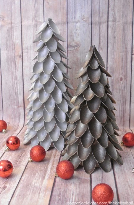 25 DIY Christmas Decoration Ideas You Can Make at Home – Plastic Spoon Christmas Tree Plastic Spoon Christmas Tree