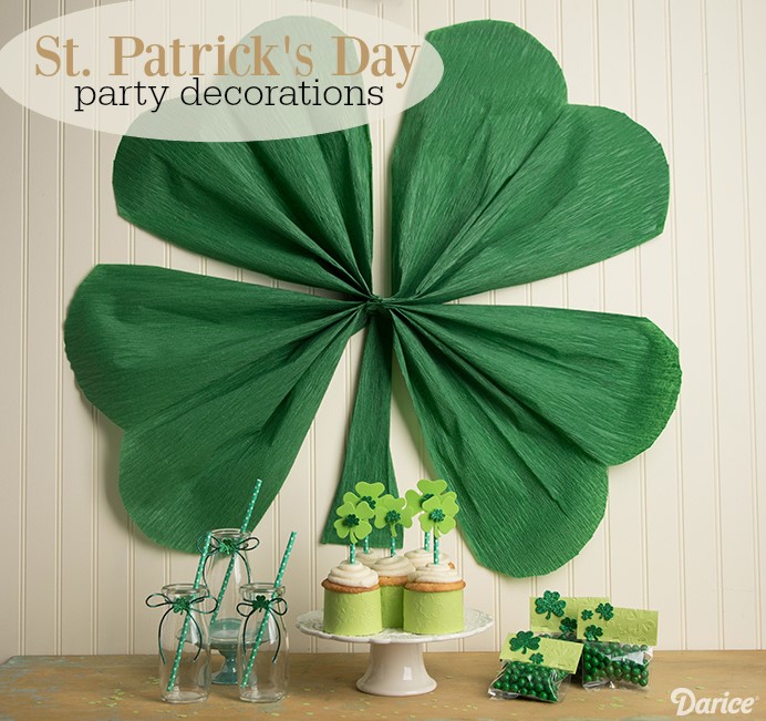25 DIY St. Patrick's Day Decoration Ideas – Easy & Simple – SHAMROCK BACKDROP SHAMROCK BACKDROP