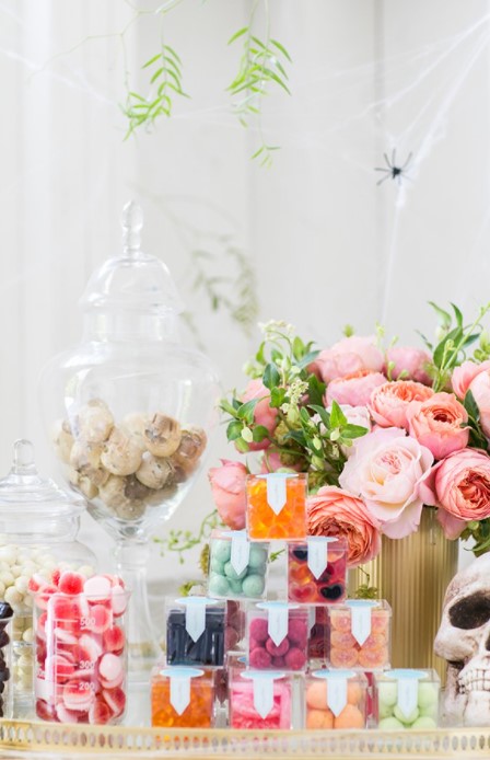 THE PERFECT HALLOWEEN CANDY CART