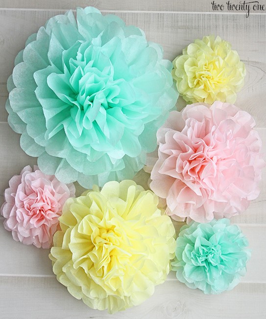 TISSUE PAPER POM POMS