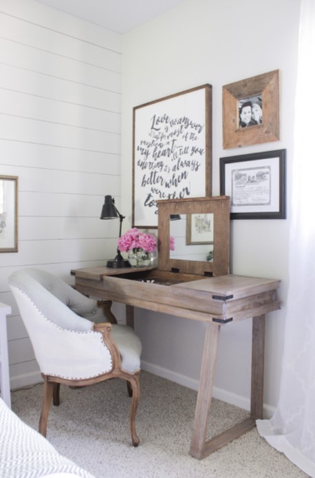 25 DIY Vanity Table Ideas for Your Personal Beauty Space – Three Compartment Desk Three Compartment Desk