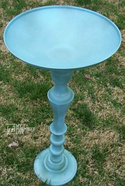 25 DIY Birdbath Ideas to Create A Bird-Watching Heaven – a Mirror Garland for the Garden a Mirror Garland for the Garden