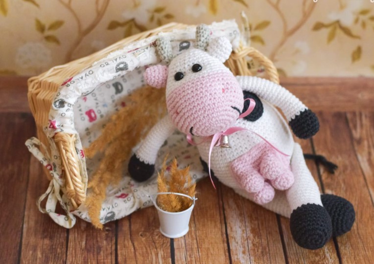 25 Free Amigurumi Cow Patterns (for Any Skill Level) – Alpine Cow Crochet Alpine Cow Crochet