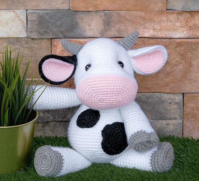 25 Free Amigurumi Cow Patterns (for Any Skill Level) – Caroline the Cow Free Amigurumi Pattern Caroline the Cow Free Amigurumi Pattern