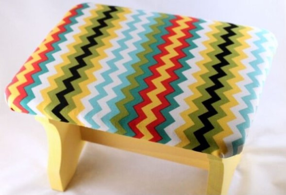 12 DIY Under Desk Foot Rest Ideas for Ergonomic Workspace – DIY CHEVRON FOOTREST DIY CHEVRON FOOTREST