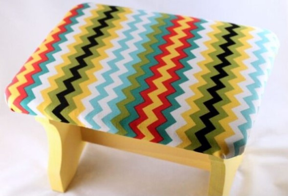 DIY CHEVRON FOOTREST