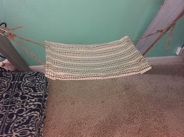 12 DIY Under Desk Foot Rest Ideas for Ergonomic Workspace – DIY Sunday DIY Foot Under Desk Hammock DIY Sunday DIY Foot Under Desk Hammock